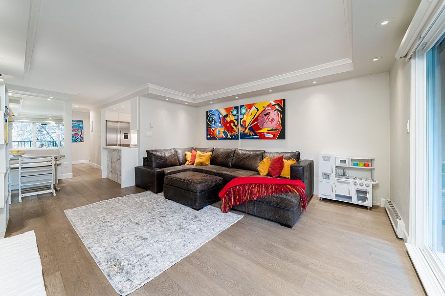 301 1234 Pendrell Street Vancouver, BC - 4