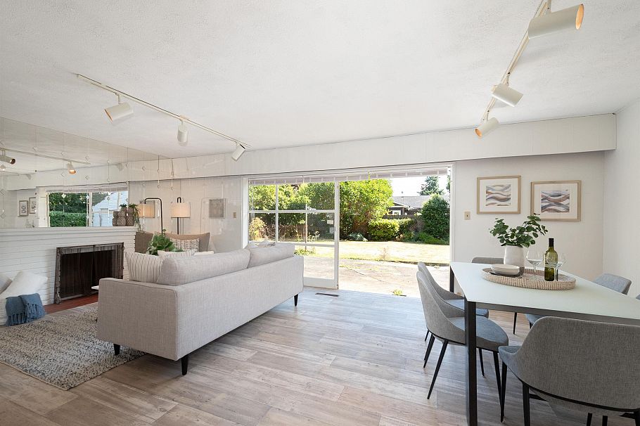 1150 Silverwood Crescent North Vancouver, BC - 3