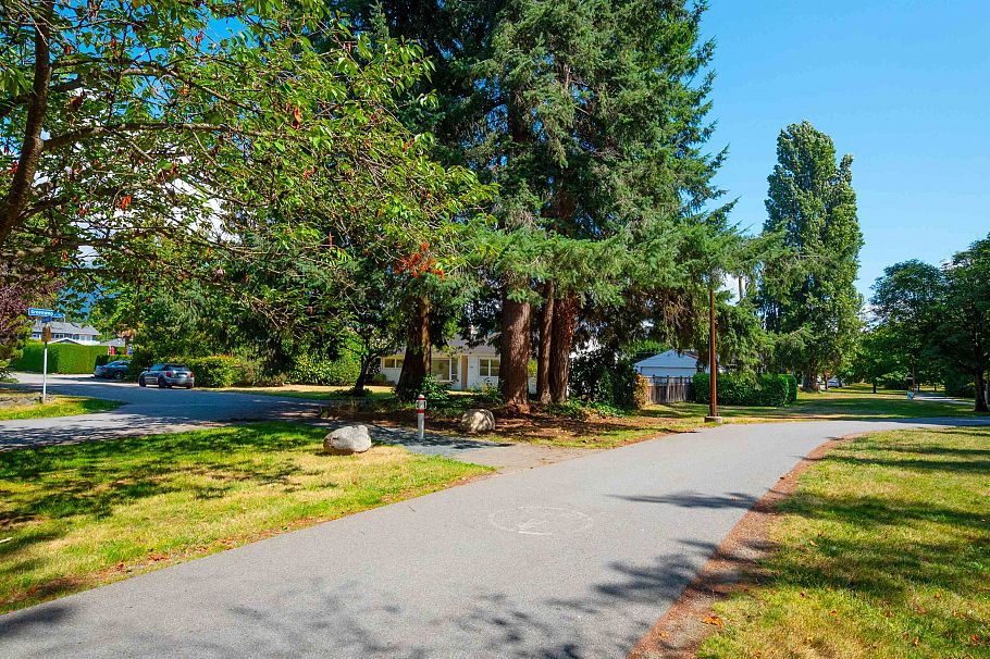1150 Silverwood Crescent North Vancouver, BC - 34