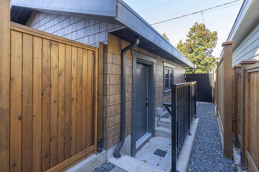 1 2565 Dundas Street Vancouver, BC - 32