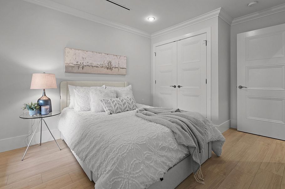 2377 W 7th Avenue Vancouver, BC - 21