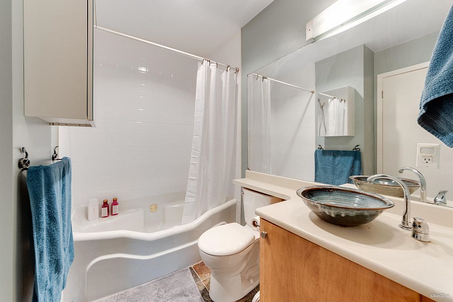 302 1633 W 11th Avenue Vancouver, BC - 16