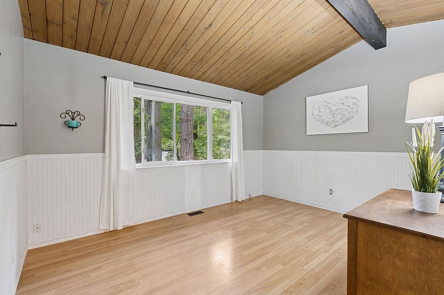 1433 Mcnair Drive North Vancouver, BC - 32