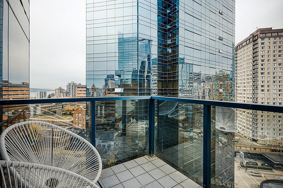 1705 1050 Burrard Street Vancouver, BC - 3