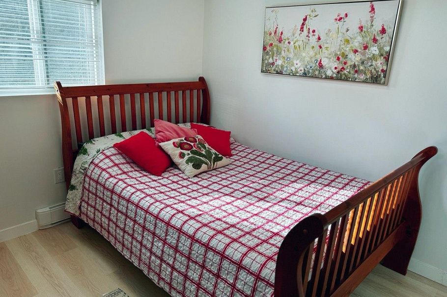 515 W Queens Road North Vancouver, BC - 24