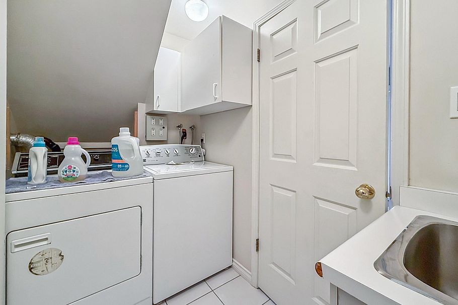 2755 W 20th Avenue Vancouver, BC - 32