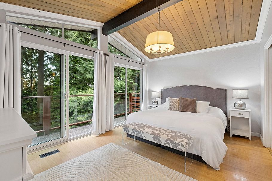 1433 Mcnair Drive North Vancouver, BC - 29