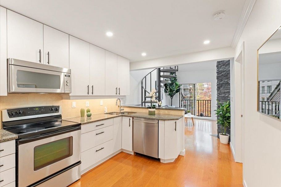 403 1274 Barclay Street Vancouver, BC - 4