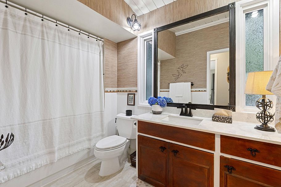 1433 Mcnair Drive North Vancouver, BC - 34