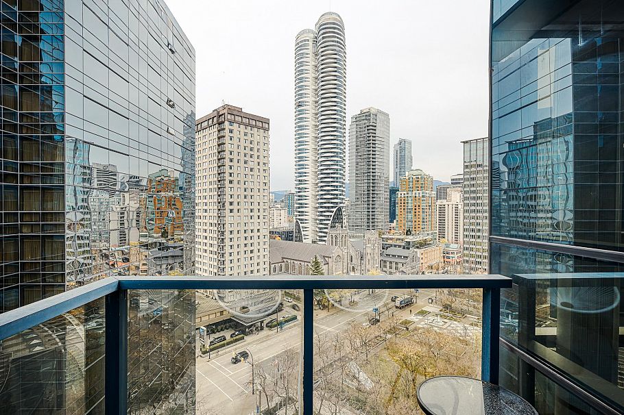 1705 1050 Burrard Street Vancouver, BC - 6