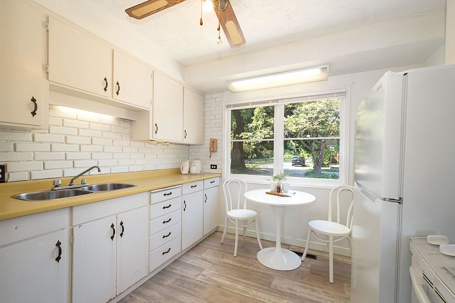 1150 Silverwood Crescent North Vancouver, BC - 14