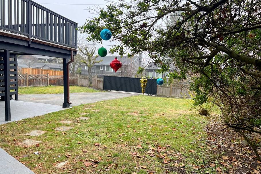 515 W Queens Road North Vancouver, BC - 16