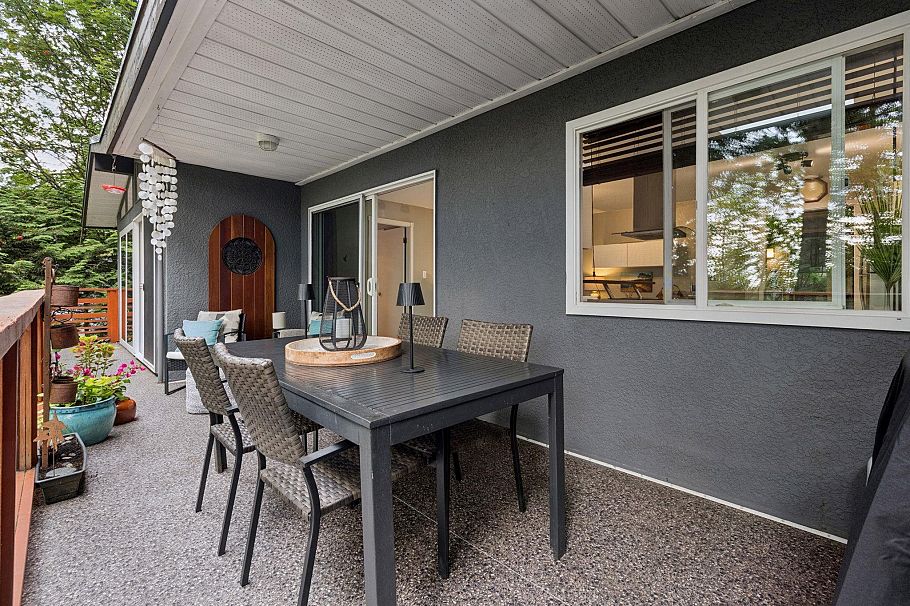 1433 Mcnair Drive North Vancouver, BC - 35