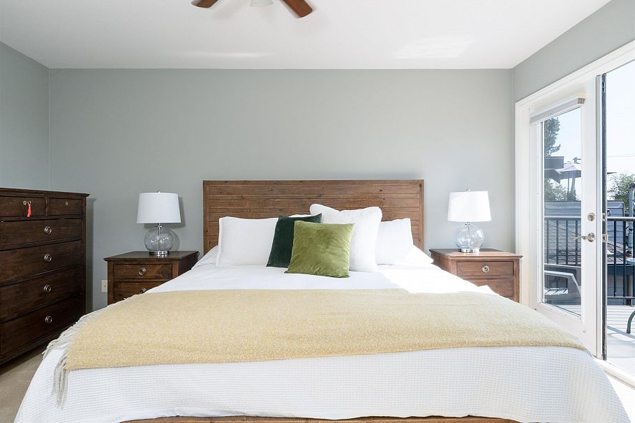 369 E 5th Street North Vancouver, BC - 3