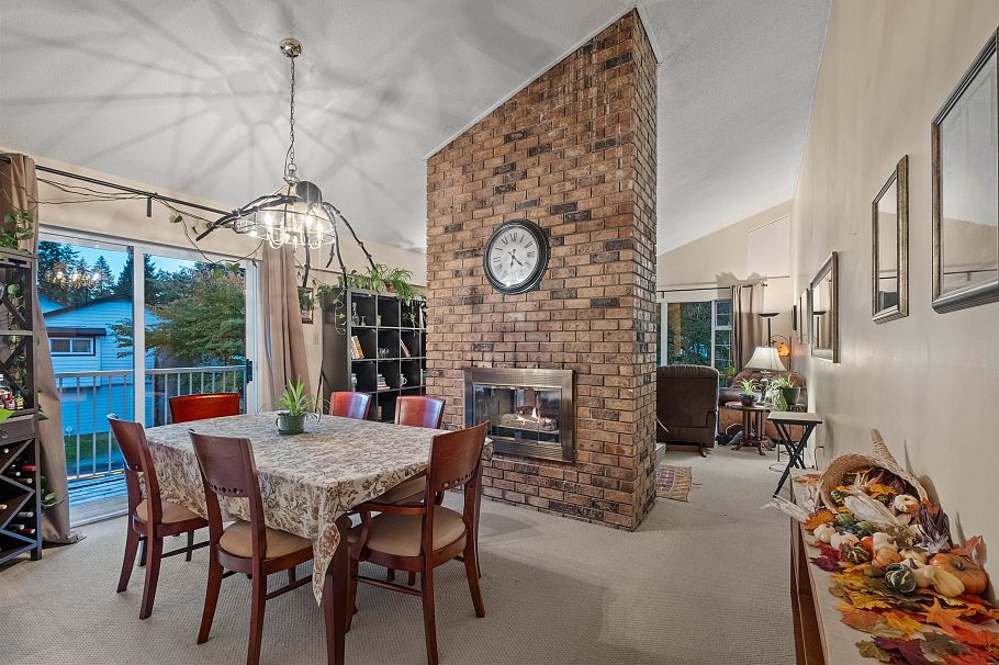 3602 Regent Avenue North Vancouver, BC - 2