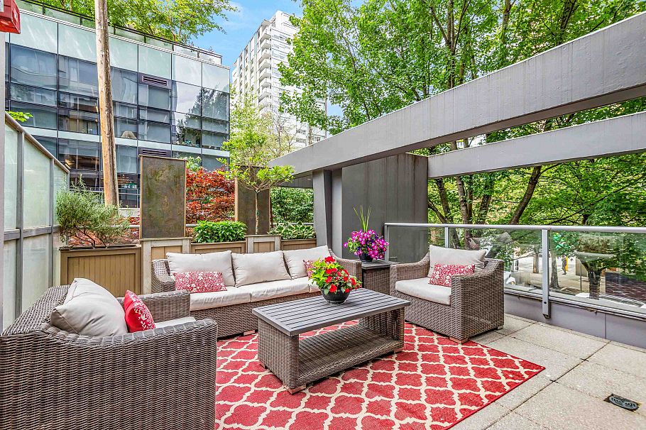 202 1001 Richards Street Vancouver, BC - 1