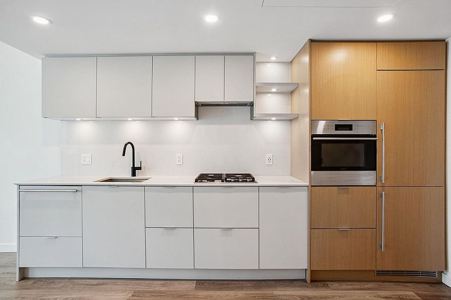 401 210 E 5th Avenue Vancouver, BC - 2