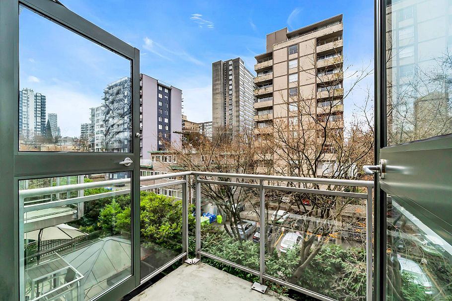 303 1688 Robson Street Vancouver, BC - 23