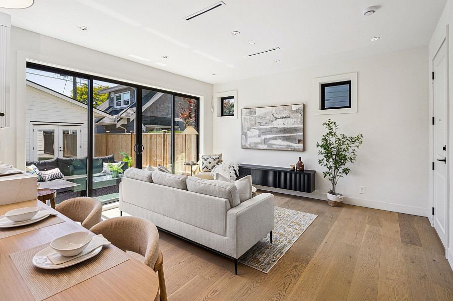 2 250 E 39th Avenue Vancouver, BC - 7