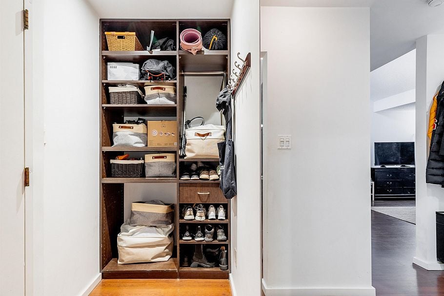 319 206 E 15th Street North Vancouver, BC - 15