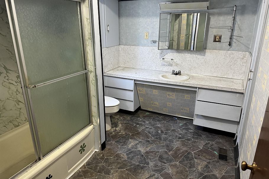 3058 Charles Street Vancouver, BC - 11