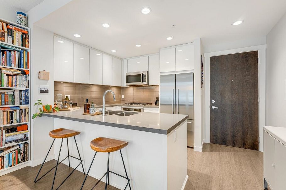 412 255 W 1st Street North Vancouver, BC - 1