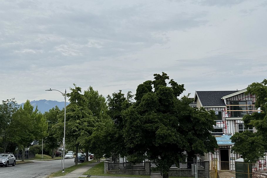 3058 Charles Street Vancouver, BC - 18