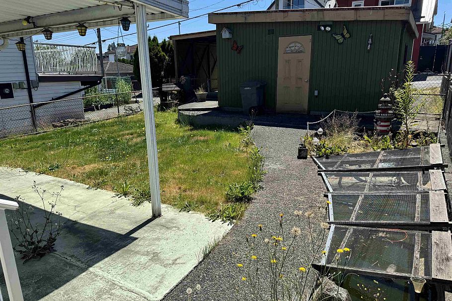 3058 Charles Street Vancouver, BC - 14