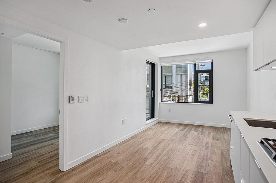 401 210 E 5th Avenue Vancouver, BC - 8