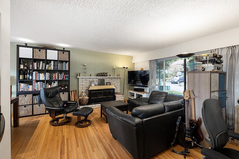 2041 Tompkins Crescent North Vancouver, BC - 12