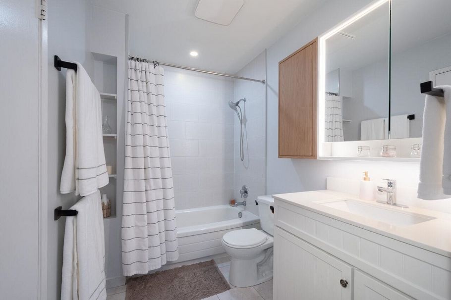 31 900 W 17th Street North Vancouver, BC - 35