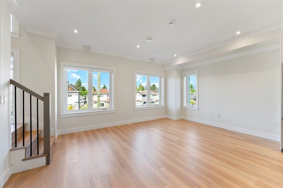 4856 Slocan Street Vancouver, BC - 5