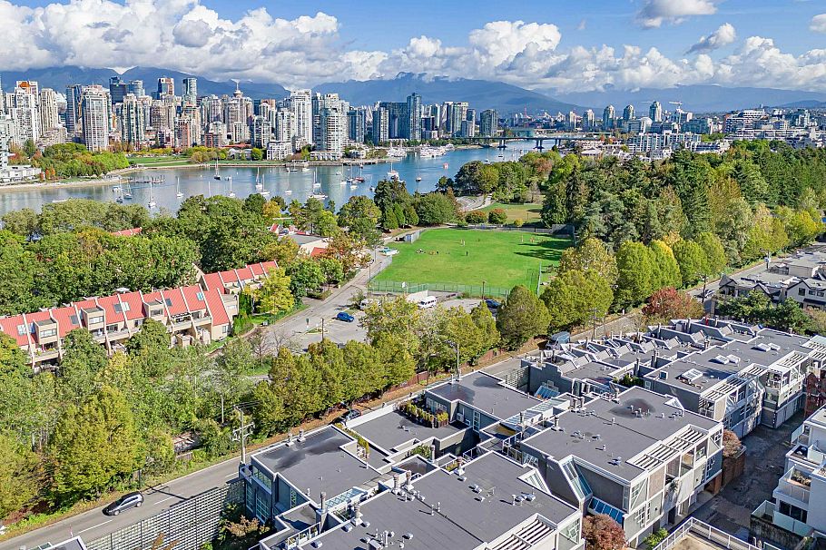 2243 Oak Street Vancouver, BC - 34