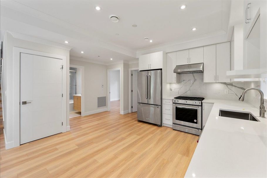 4852 Slocan Street Vancouver, BC - 11