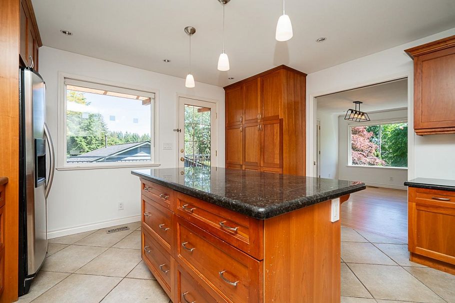 1358 E 14th Street North Vancouver, BC - 14