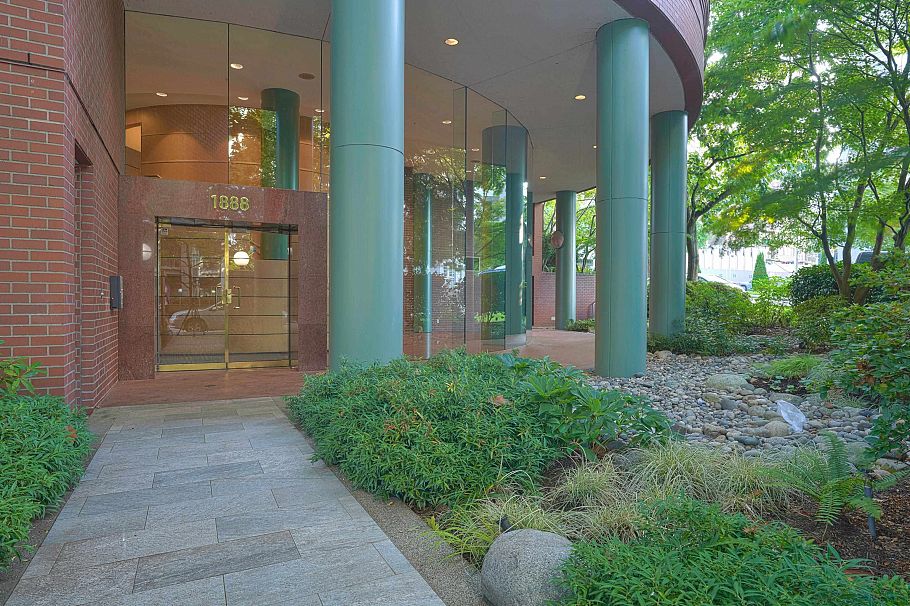 902 1888 Alberni Street Vancouver, BC - 2