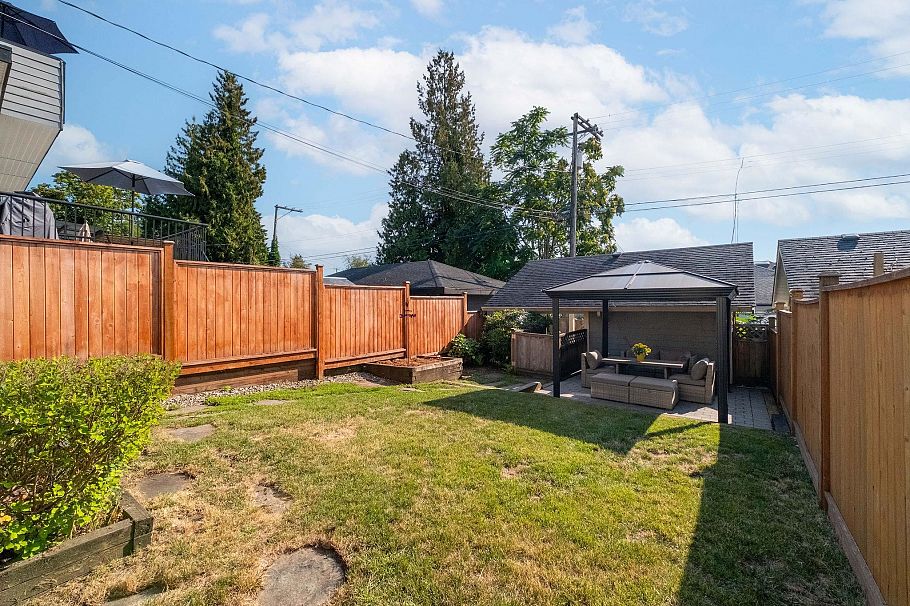 369 E 5th Street North Vancouver, BC - 38