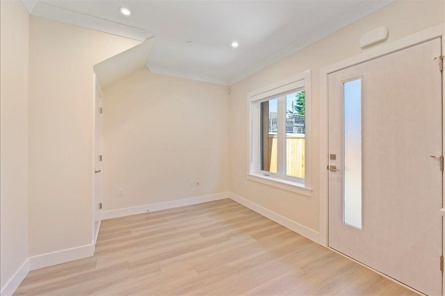 4854 Slocan Street Vancouver, BC - 29