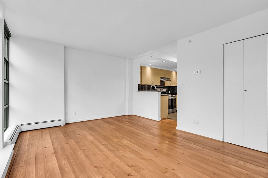 303 1688 Robson Street Vancouver, BC - 5