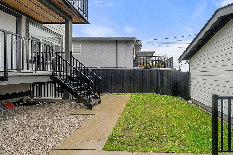 6749 Knight Street Vancouver, BC - 30