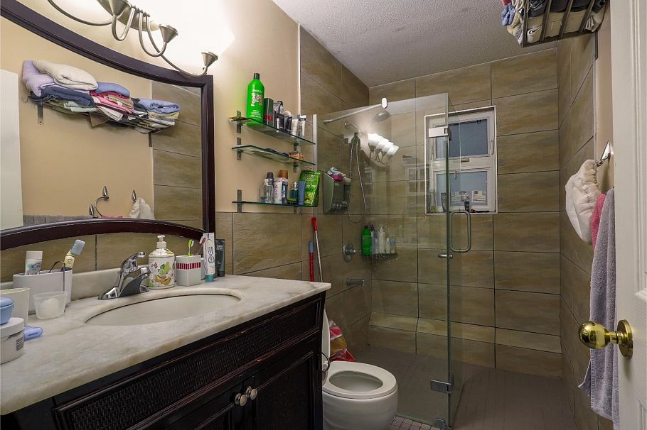 2038 E 40th Avenue Vancouver, BC - 12