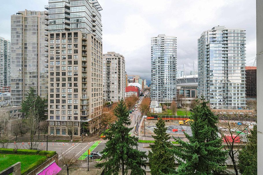 1001 1009 Expo Boulevard Vancouver, BC - 24