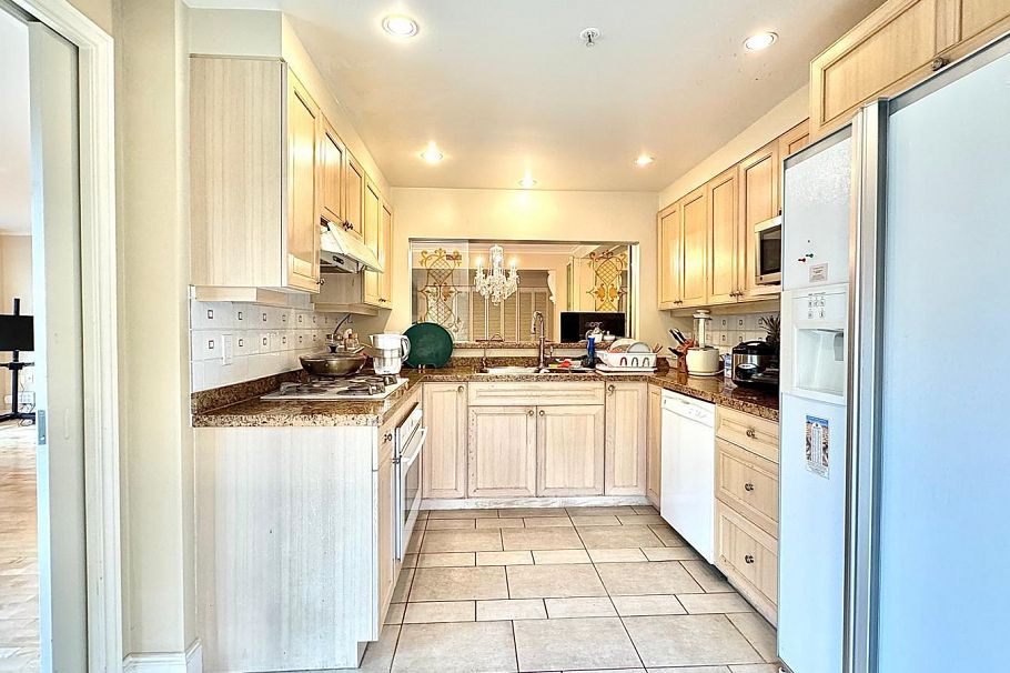 412 618 W 45th Avenue Vancouver, BC - 4