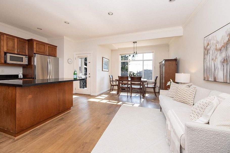 369 E 5th Street North Vancouver, BC - 12