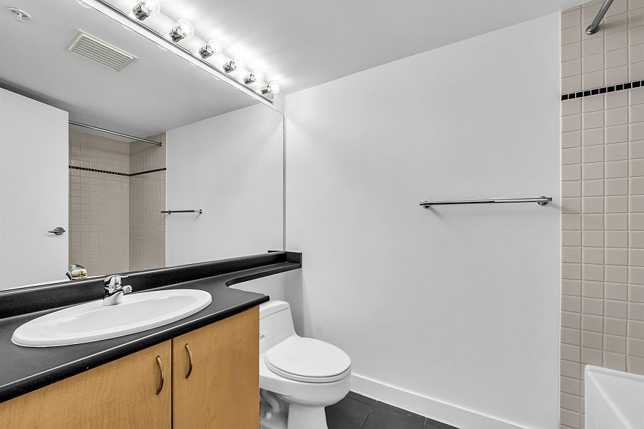 303 1688 Robson Street Vancouver, BC - 18