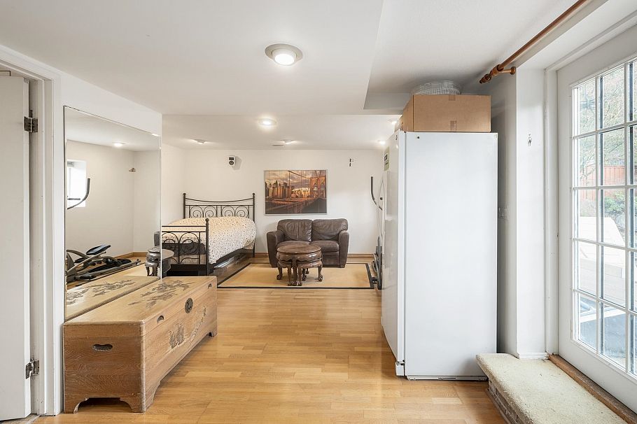 2041 Tompkins Crescent North Vancouver, BC - 38