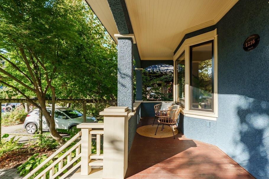 1216 Lakewood Drive Vancouver, BC - 3