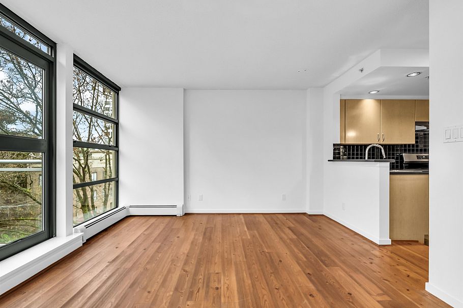 303 1688 Robson Street Vancouver, BC - 6