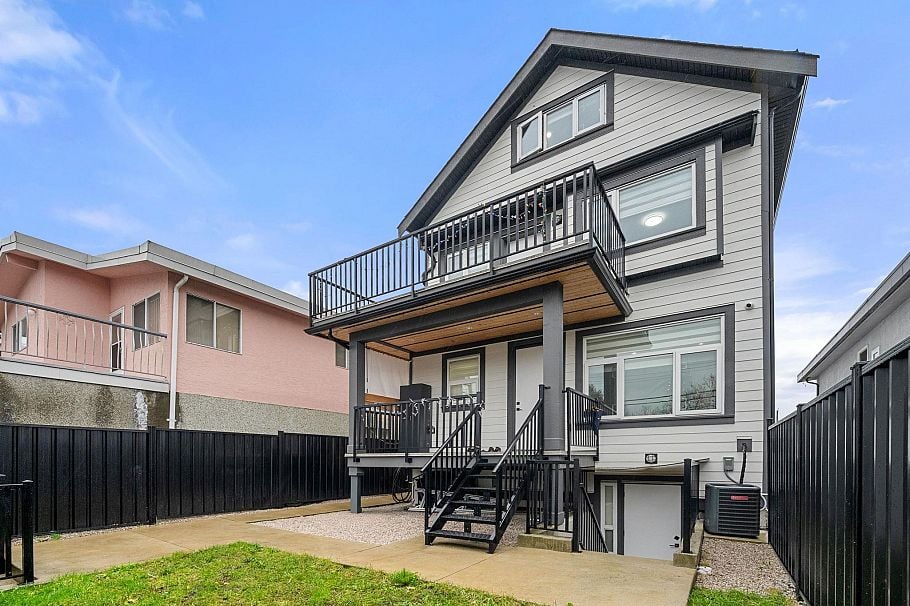 6749 Knight Street Vancouver, BC - 1
