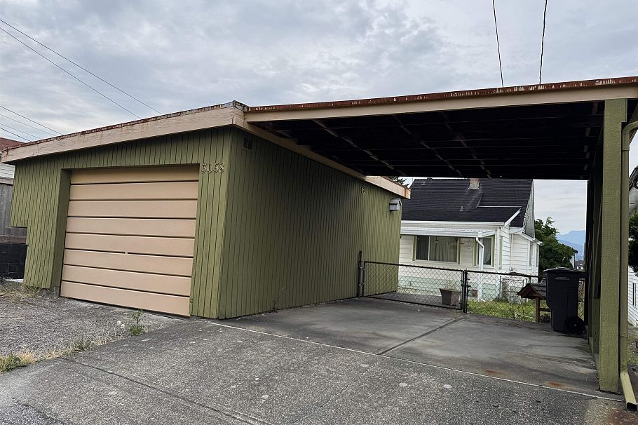 3058 Charles Street Vancouver, BC - 21